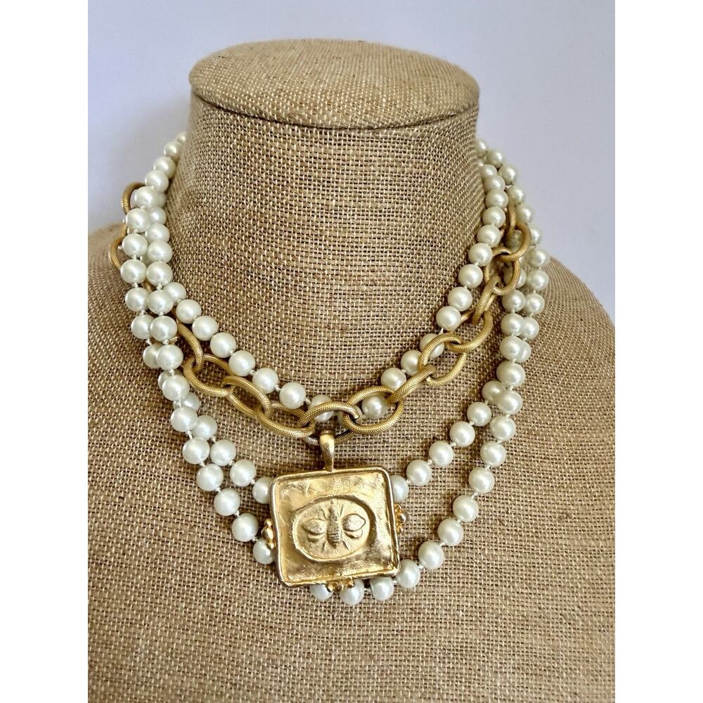 Necklace Classic Statement Faux Pearls 3 Strands + Huge Chain BEE Gold Pendant